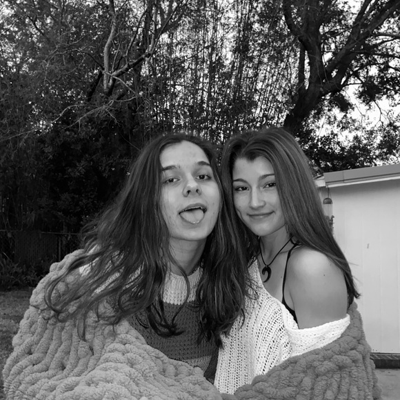 Meet your Posher, Lexi - Picture 2 of 3